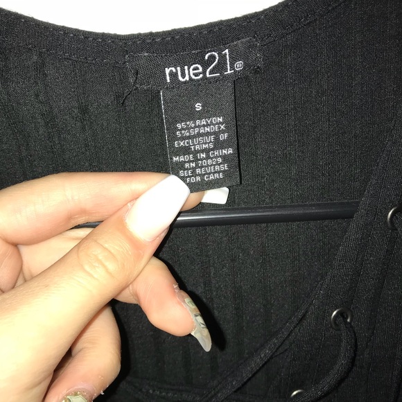 Cross tied tee - Picture 2 of 2